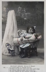 Petite fille avec une poupée